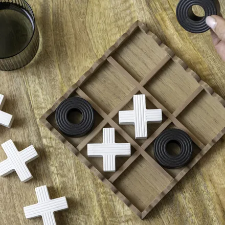 Trips-Traps-Trull must/valge