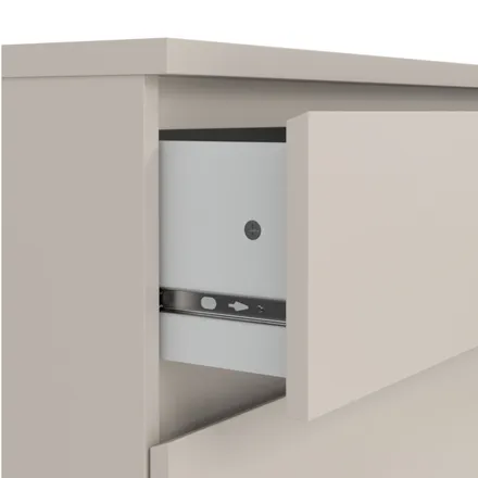 Kummut Naia must 3s kašmiir