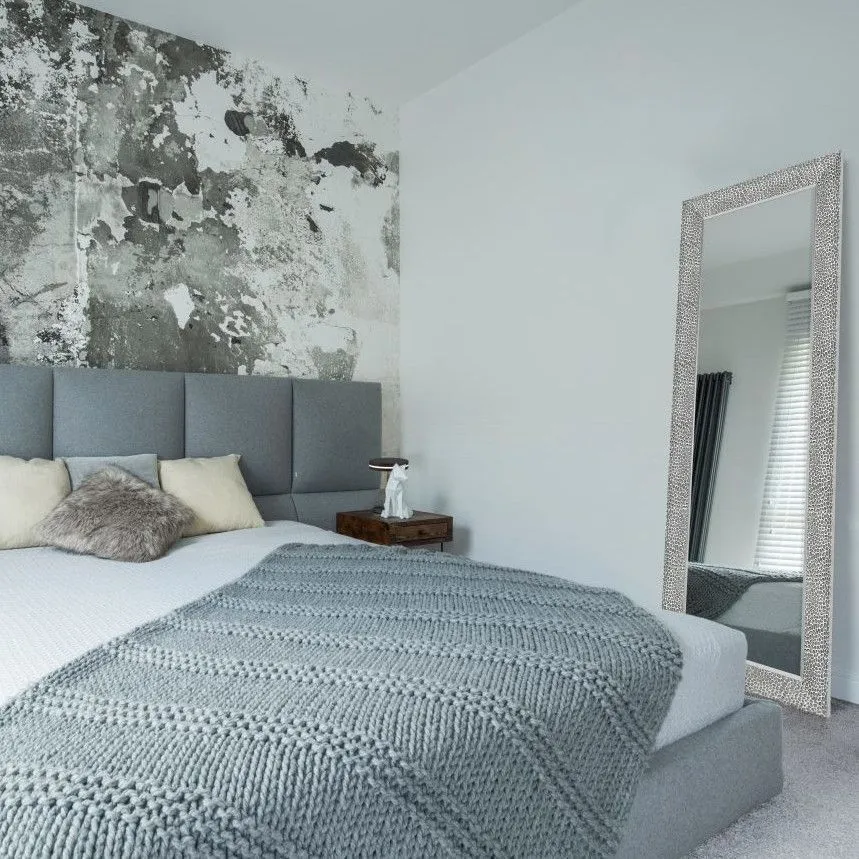 Seinapeegel Amy 50x150 must/kroom